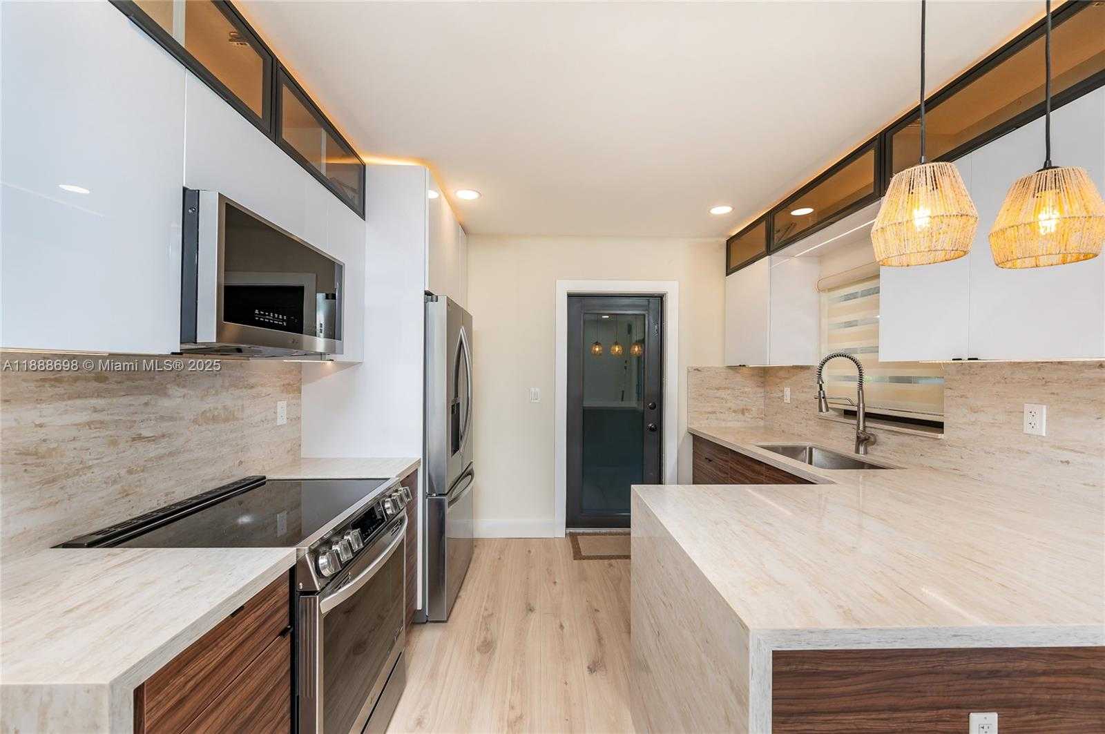 Small Image of 625 MILLER DR, Miami Springs Number 11