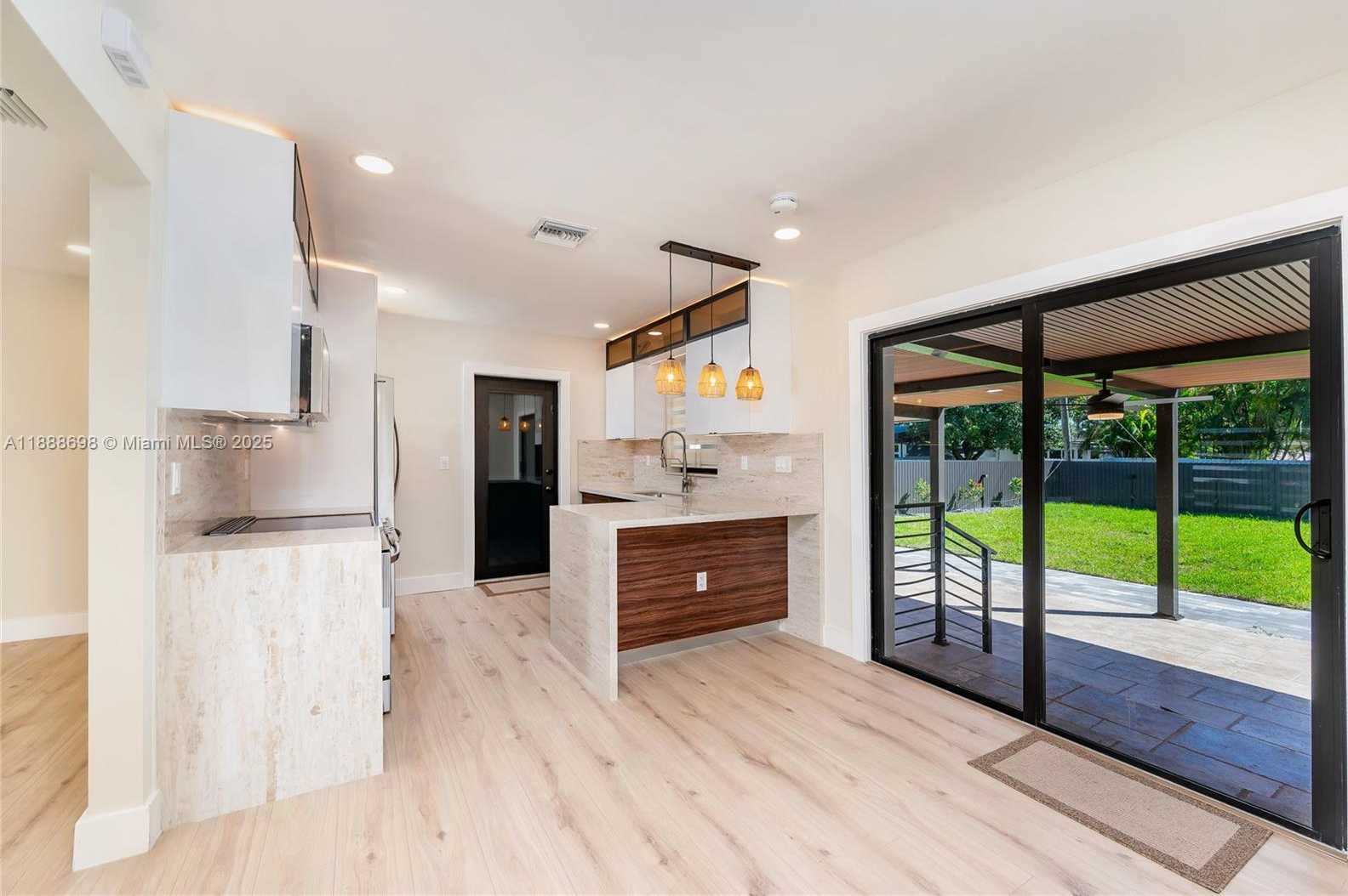 Small Image of 625 MILLER DR, Miami Springs Number 12