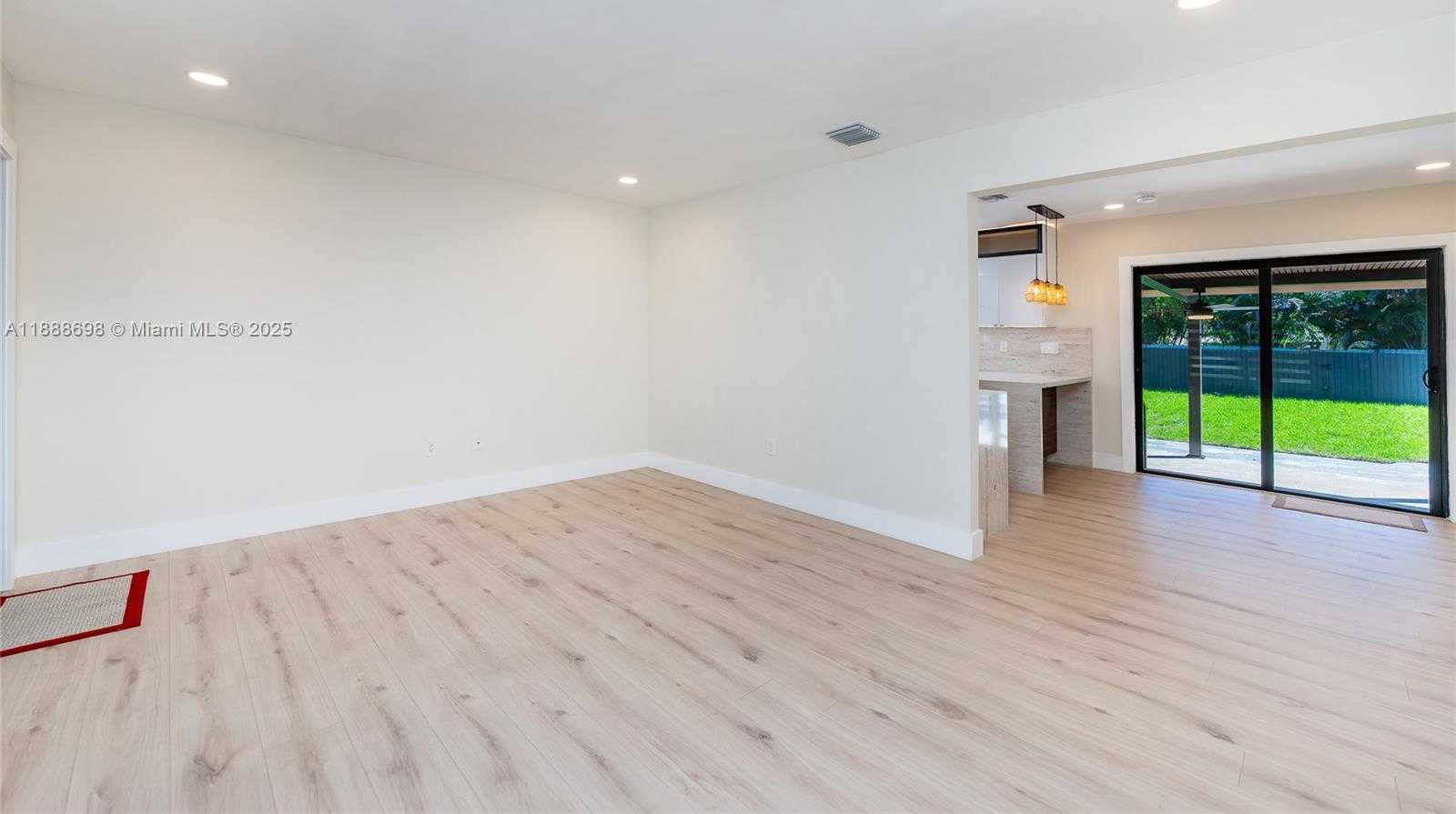Small Image of 625 MILLER DR, Miami Springs Number 13