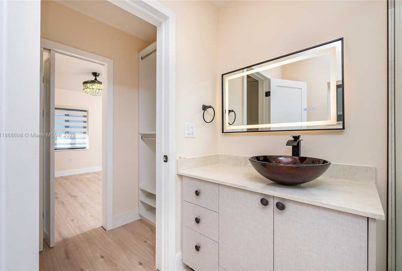 Small Image of 625 MILLER DR, Miami Springs Number 17