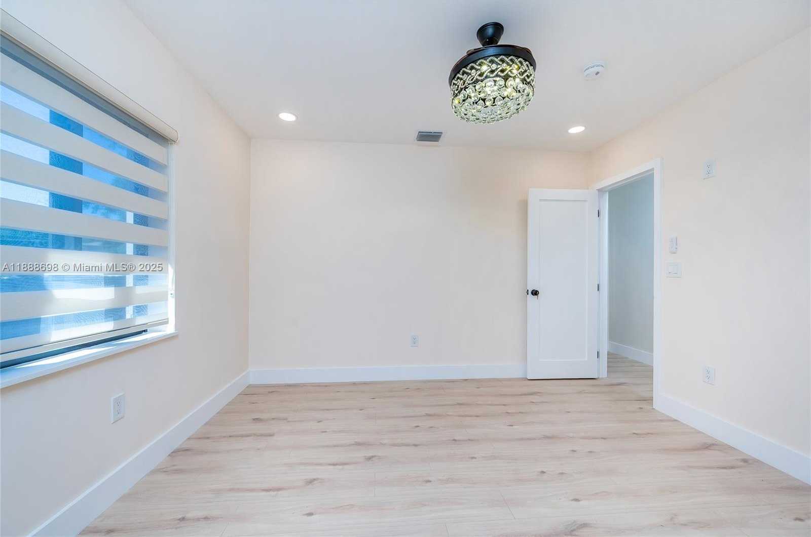 Small Image of 625 MILLER DR, Miami Springs Number 19