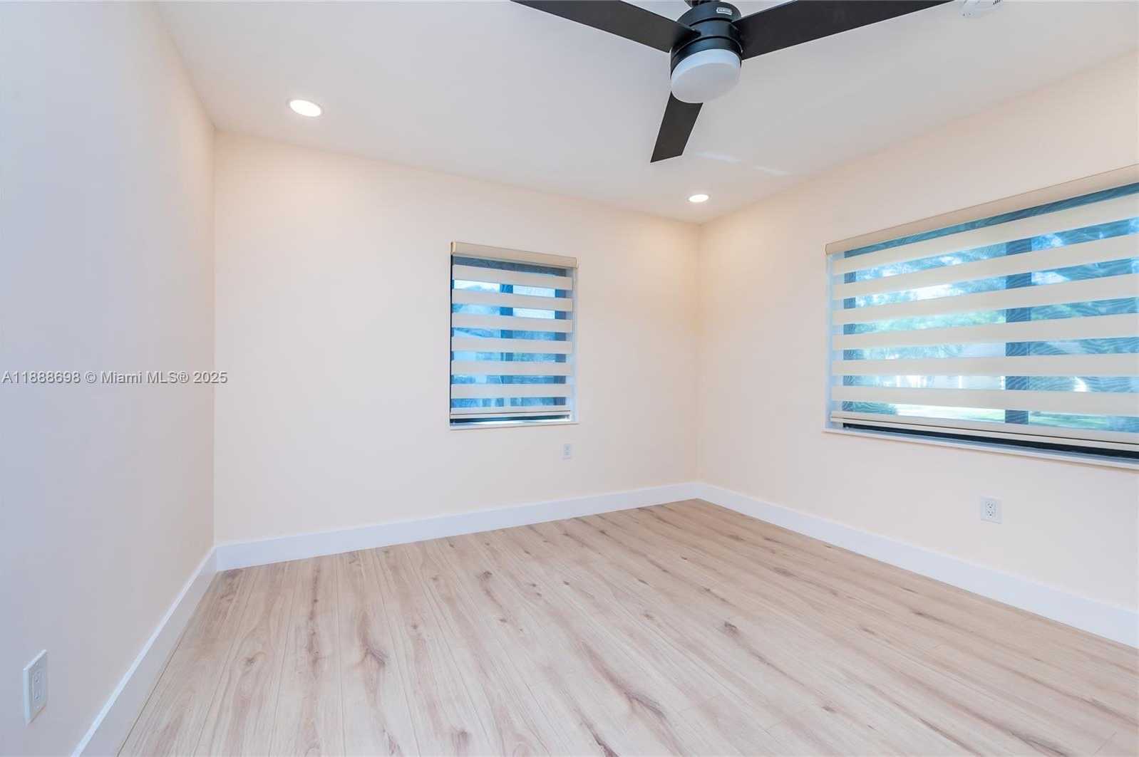 Small Image of 625 MILLER DR, Miami Springs Number 21