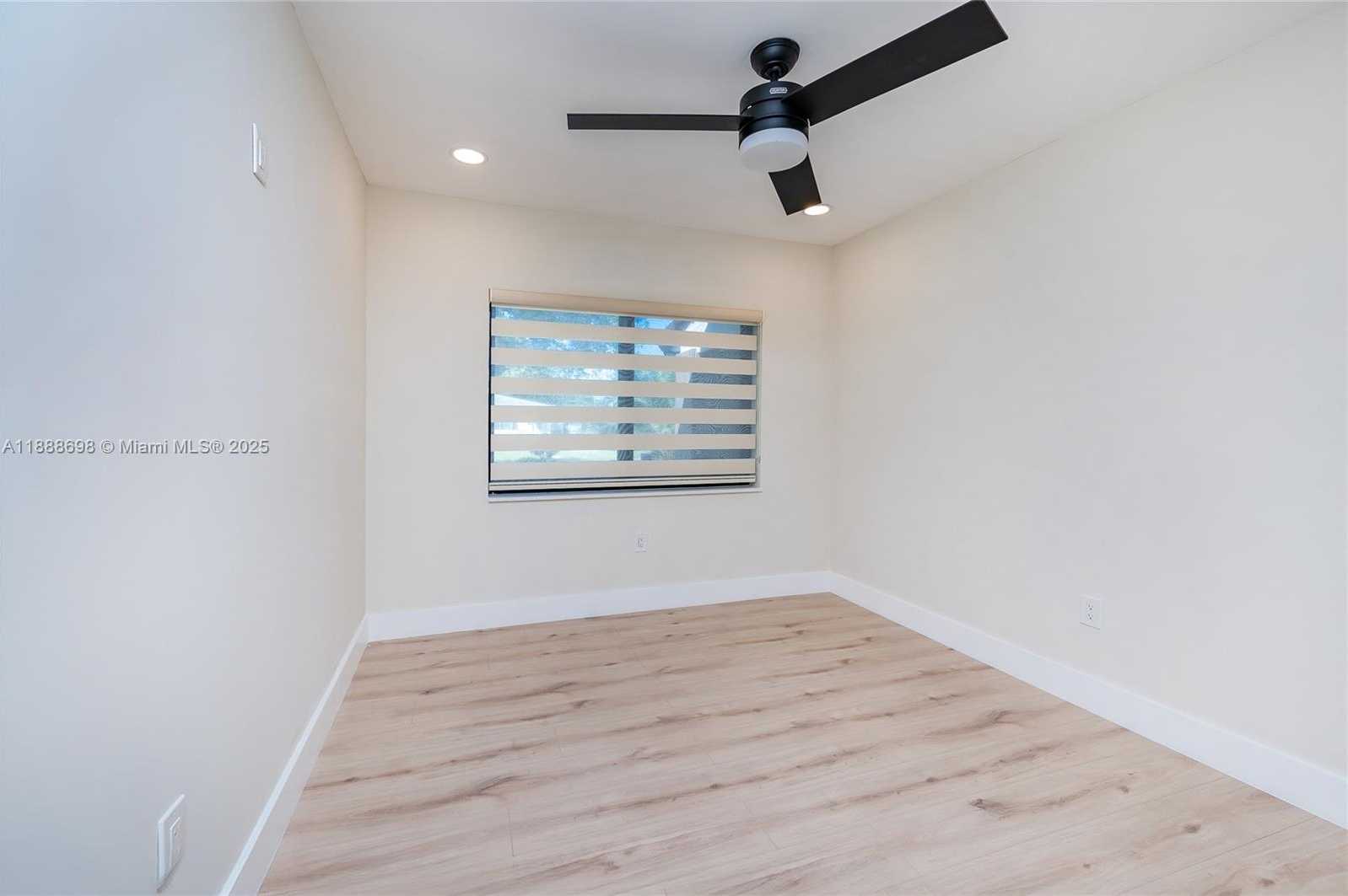 Small Image of 625 MILLER DR, Miami Springs Number 25