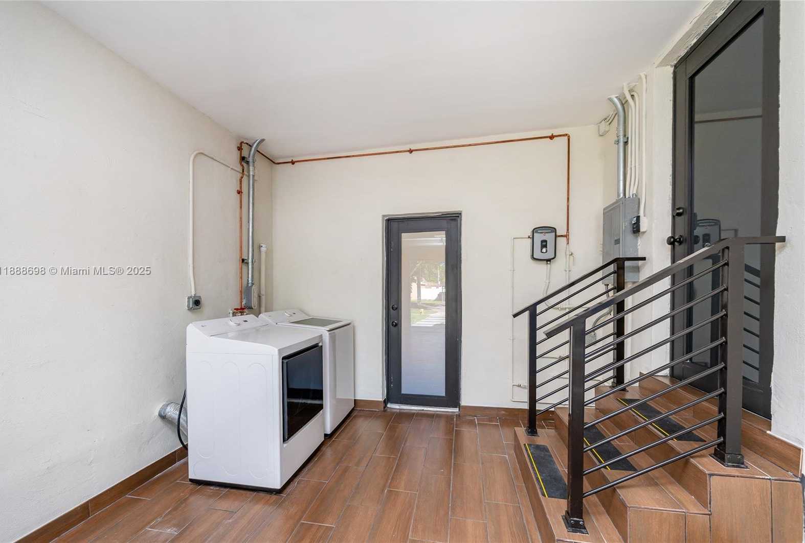 Small Image of 625 MILLER DR, Miami Springs Number 27