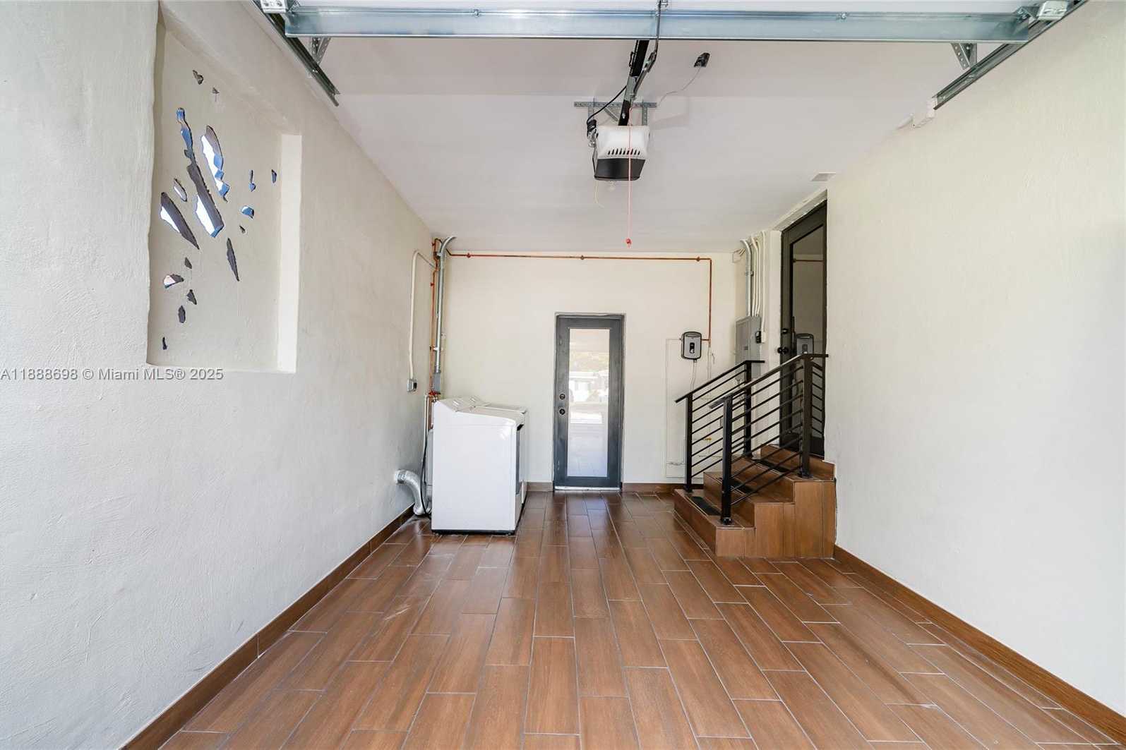 Small Image of 625 MILLER DR, Miami Springs Number 28