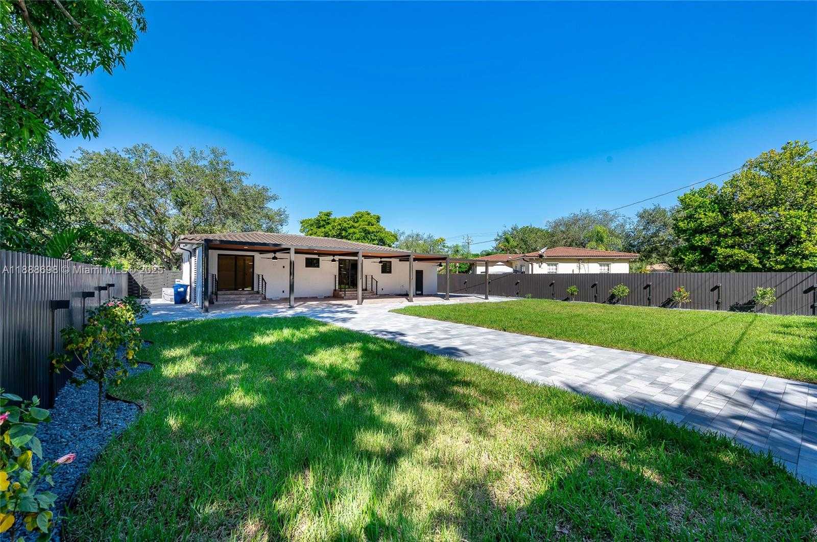 Small Image of 625 MILLER DR, Miami Springs Number 34