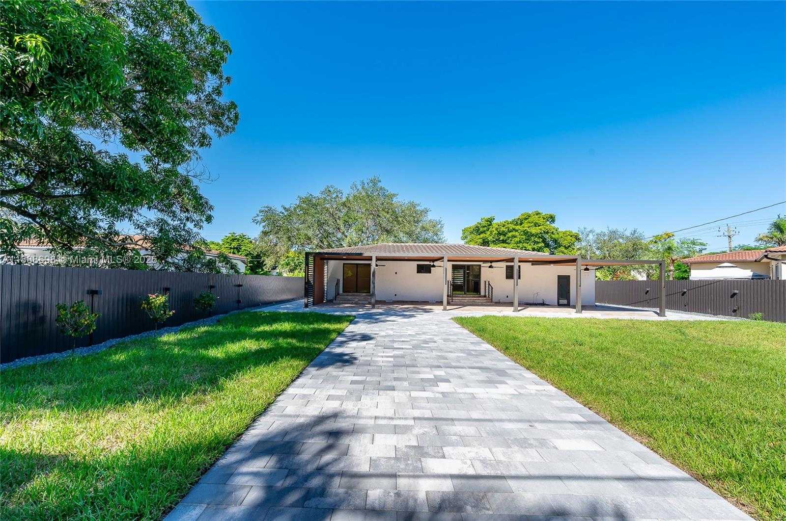 Small Image of 625 MILLER DR, Miami Springs Number 35
