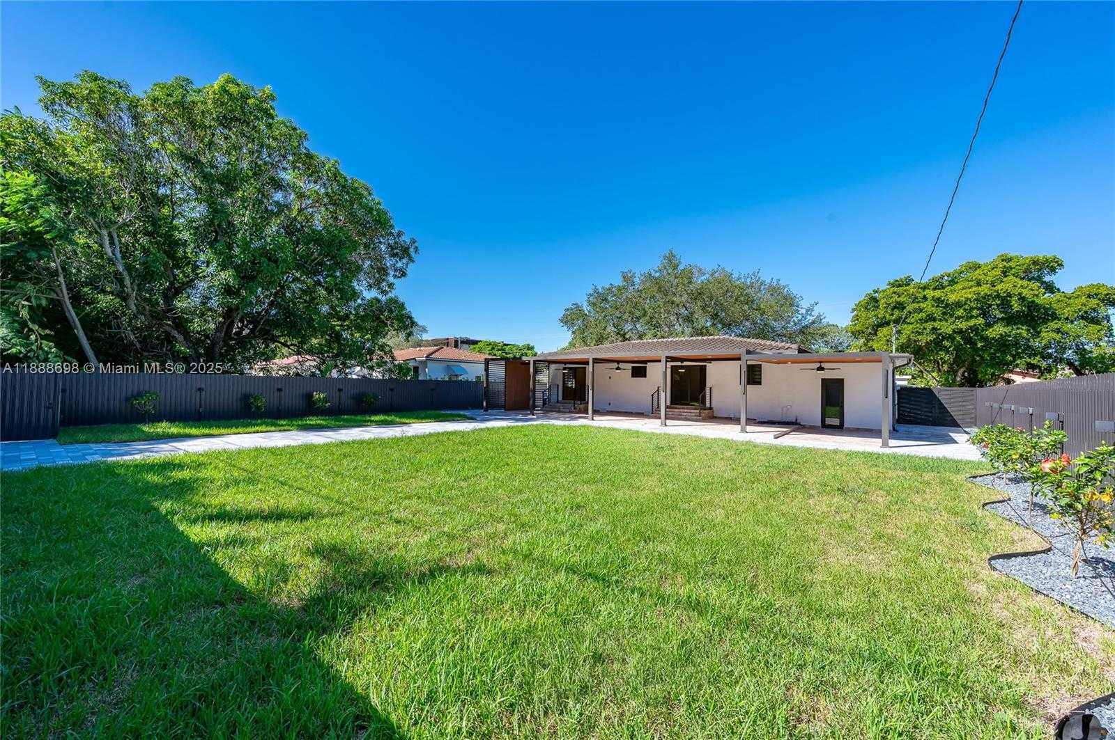 Small Image of 625 MILLER DR, Miami Springs Number 36