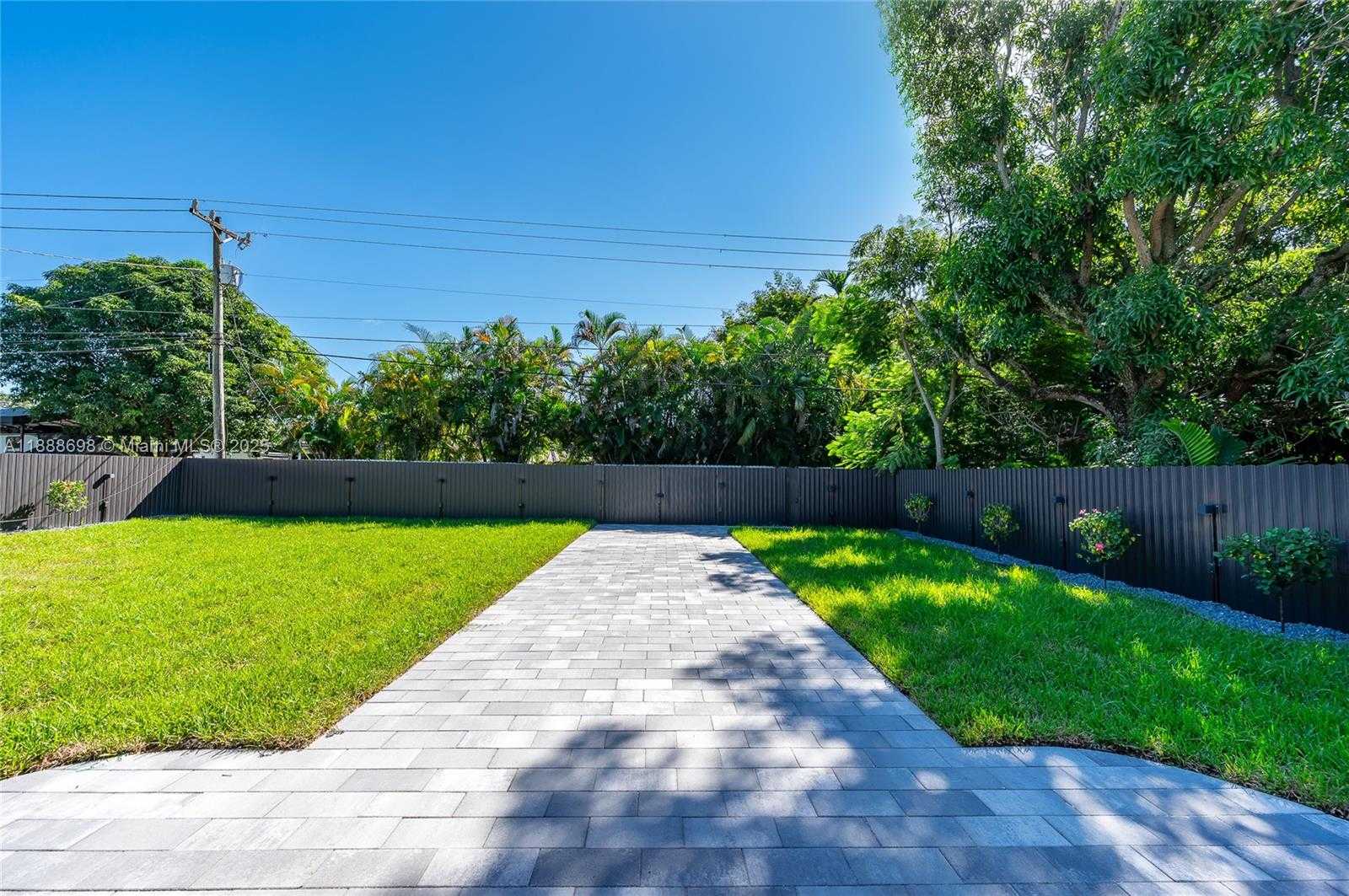 Small Image of 625 MILLER DR, Miami Springs Number 37