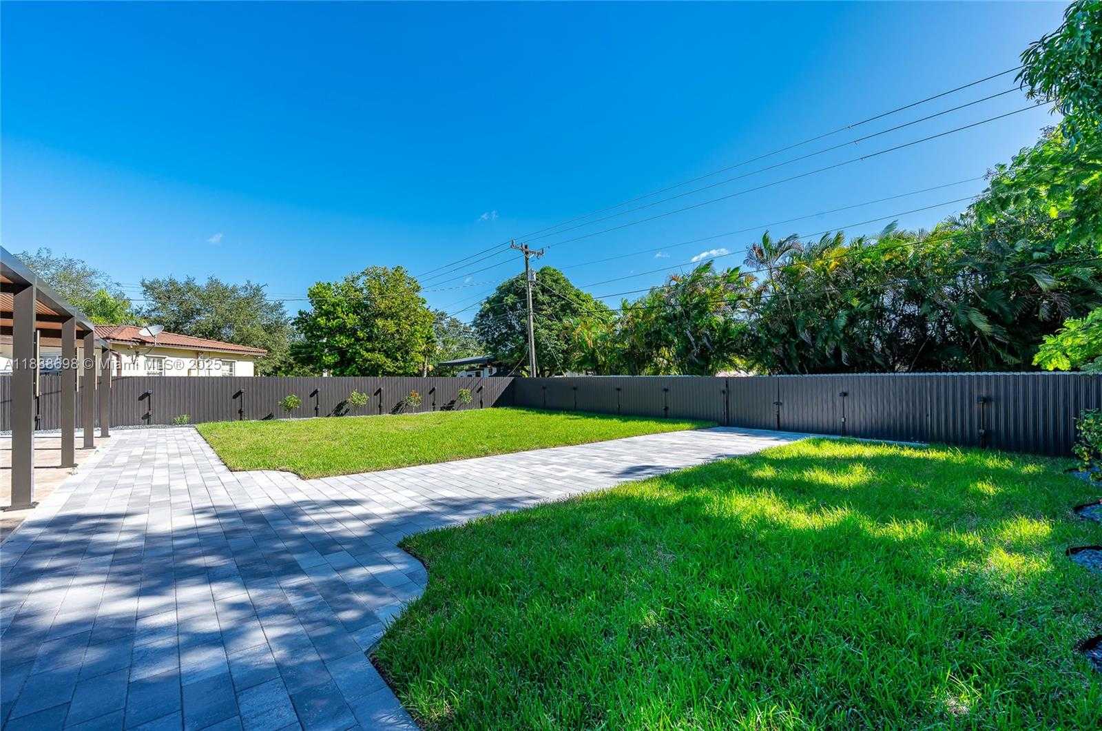 Small Image of 625 MILLER DR, Miami Springs Number 38