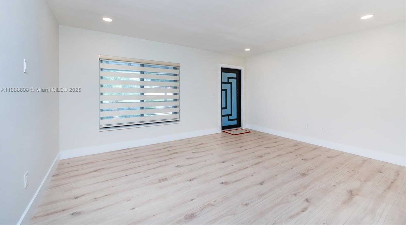 Small Image of 625 MILLER DR, Miami Springs Number 5