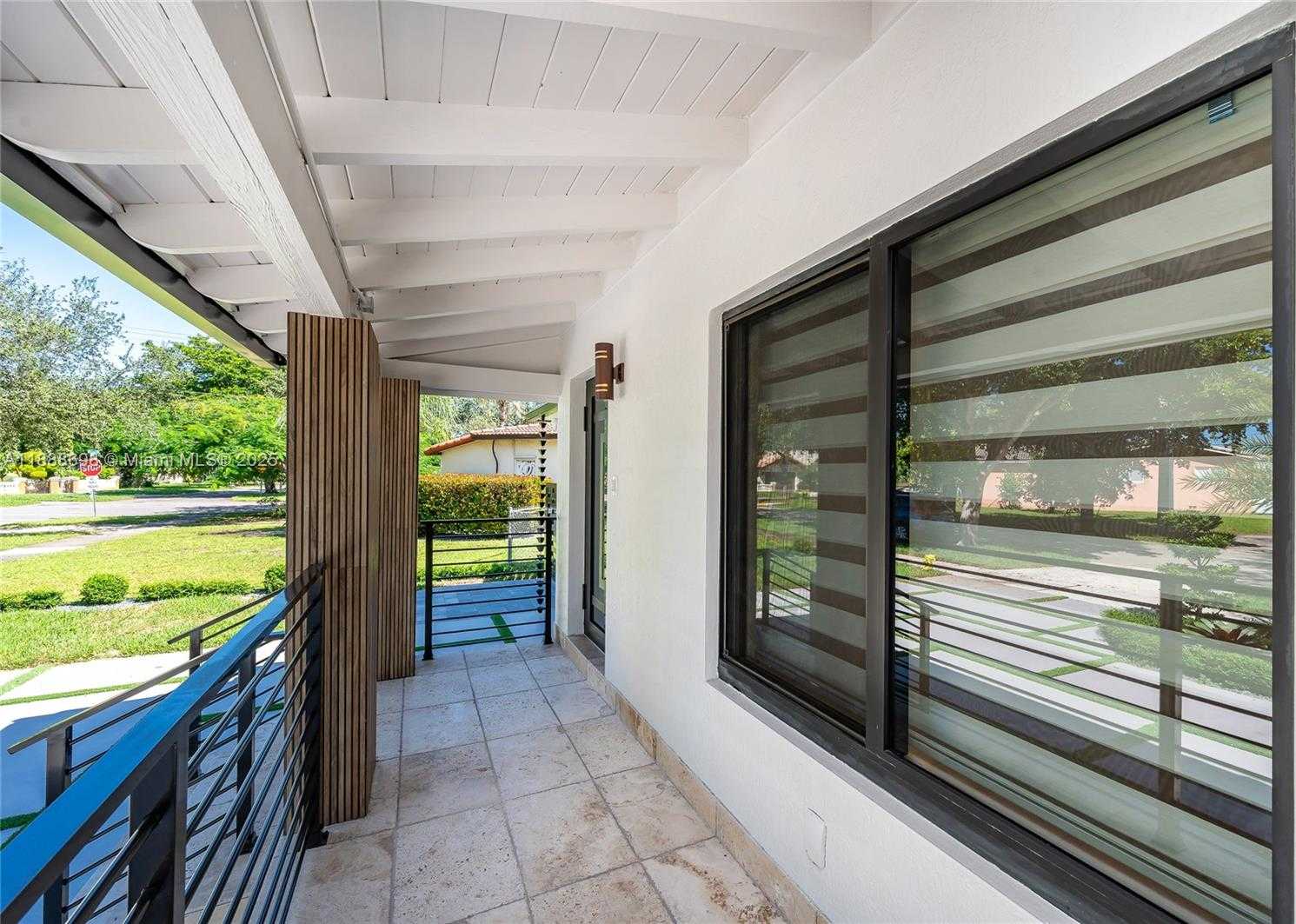 Small Image of 625 MILLER DR, Miami Springs Number 6