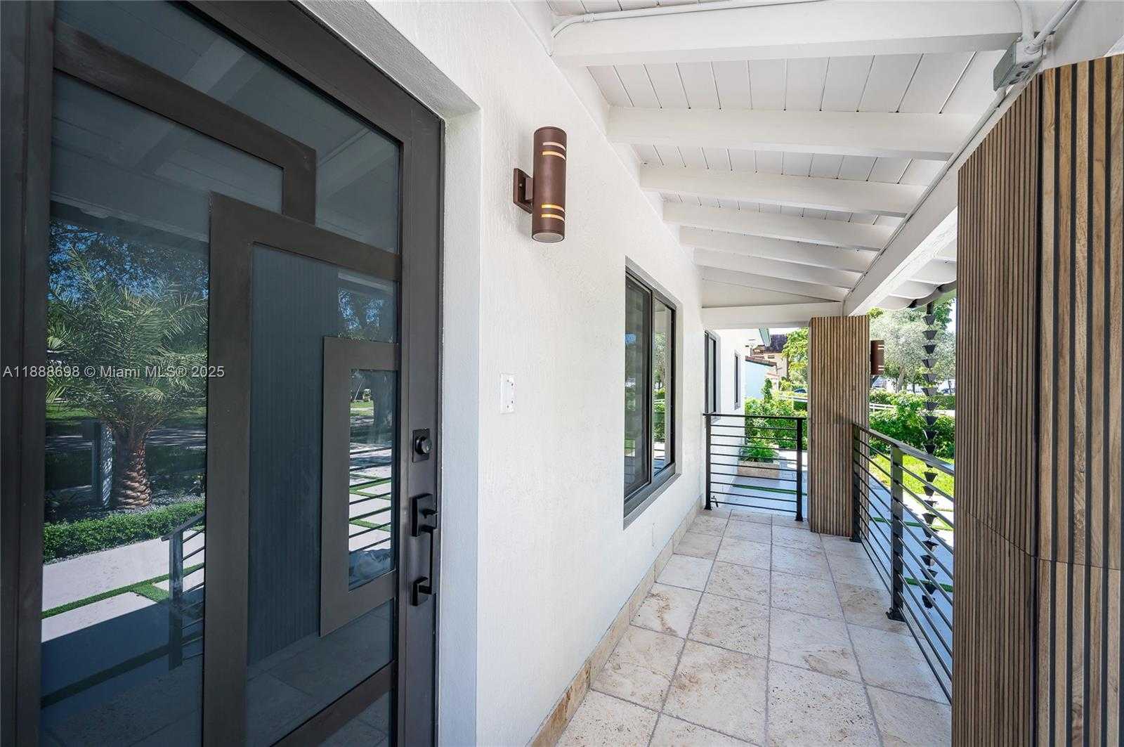 Small Image of 625 MILLER DR, Miami Springs Number 7