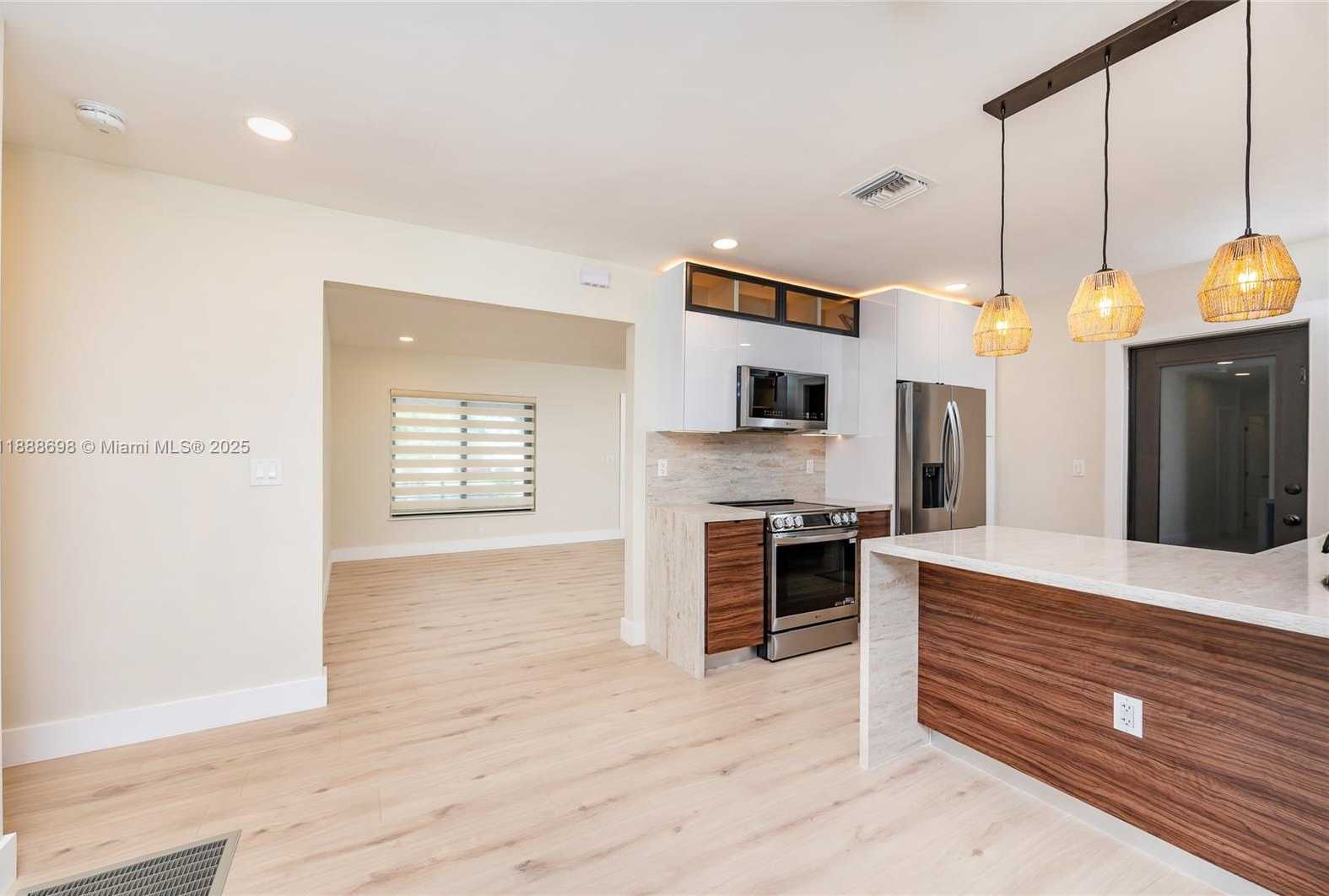 Small Image of 625 MILLER DR, Miami Springs Number 8