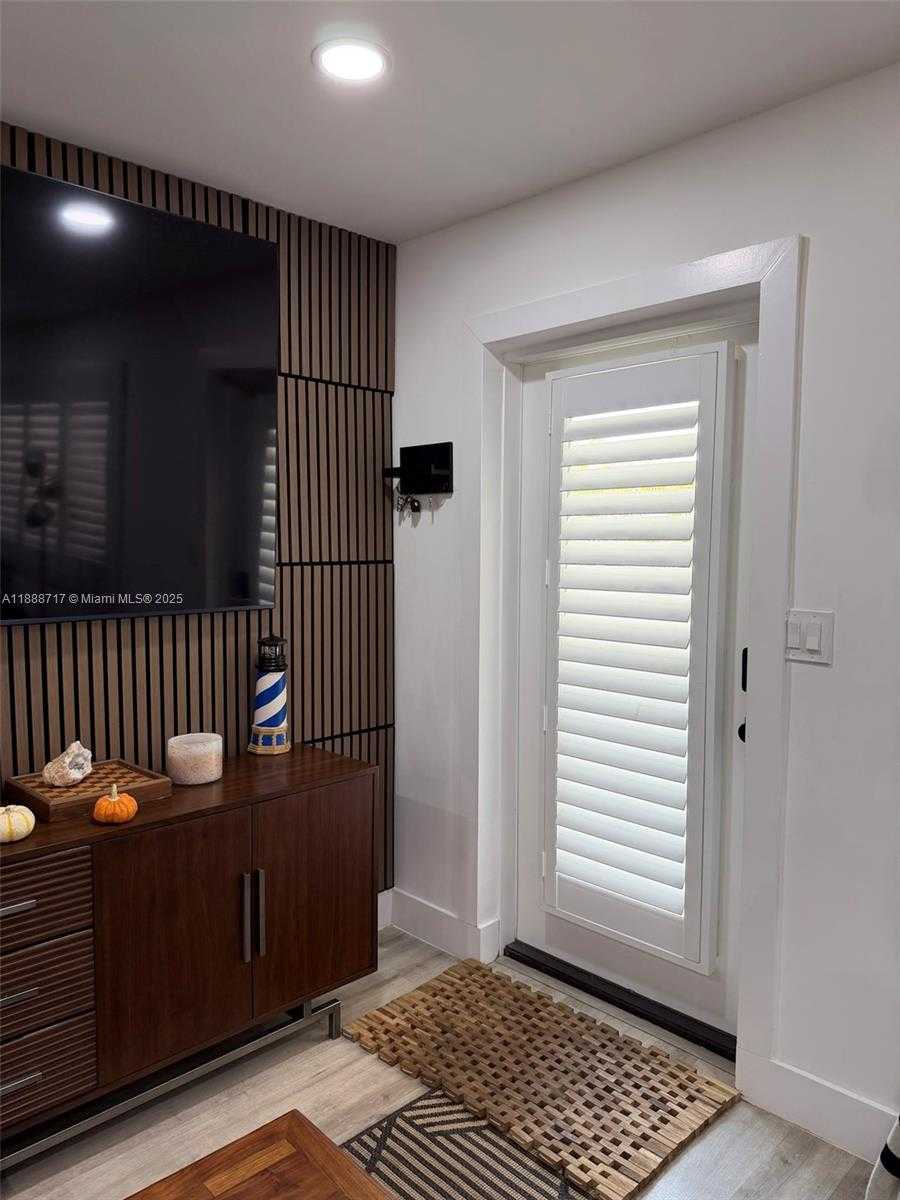 Small Image of 310 NORTH EAST 12TH AVE, Pompano Beach Number 5