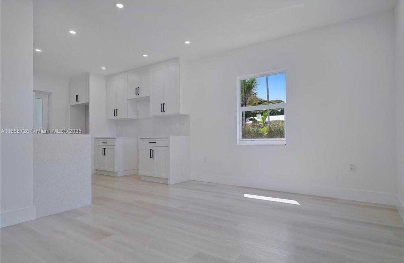 Small Image of 9050 SOUTH WEST 156TH ST, Palmetto Bay Number 3