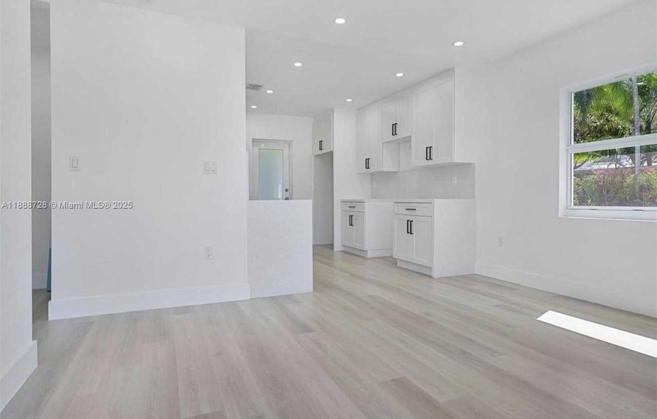 Small Image of 9050 SOUTH WEST 156TH ST, Palmetto Bay Number 4
