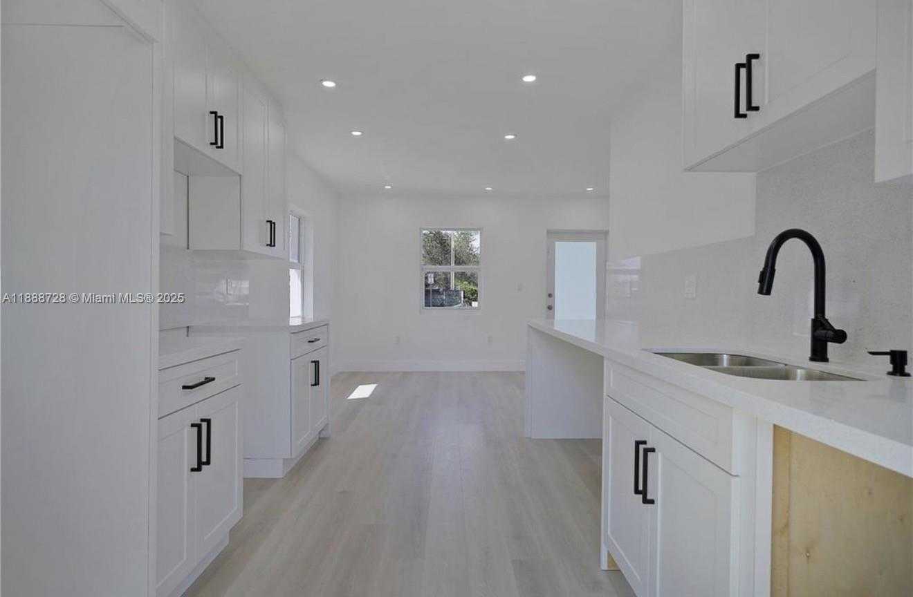 Small Image of 9050 SOUTH WEST 156TH ST, Palmetto Bay Number 6