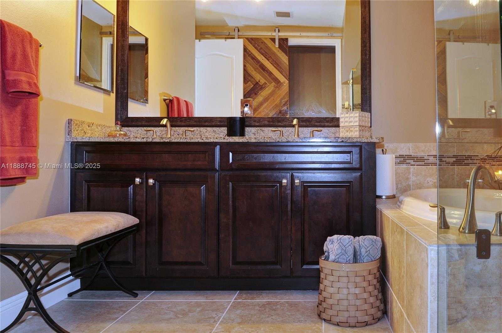 Small Image of 6463 OSPREY LANDING ST, Davie Number 16