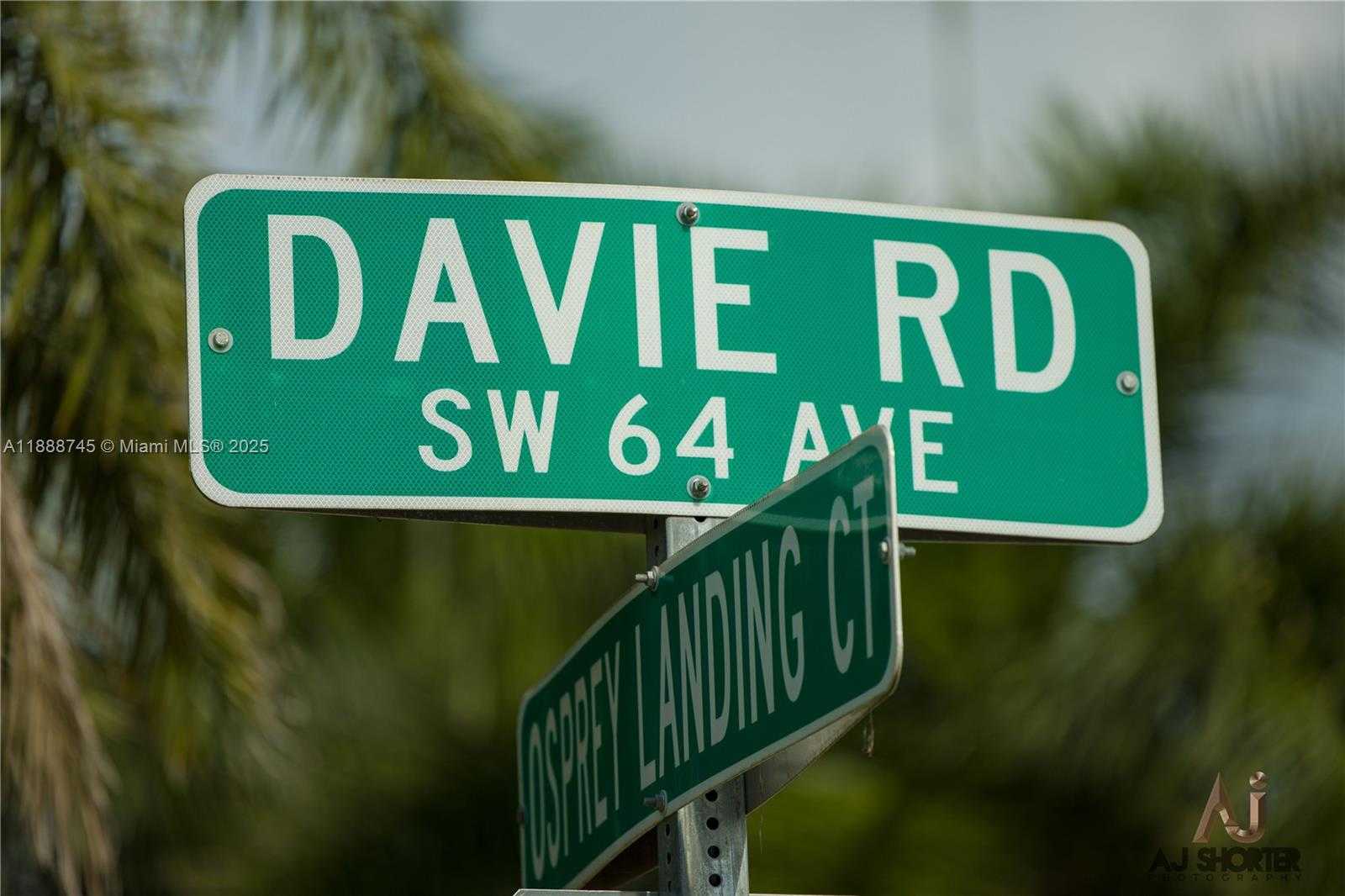 Small Image of 6463 OSPREY LANDING ST, Davie Number 25