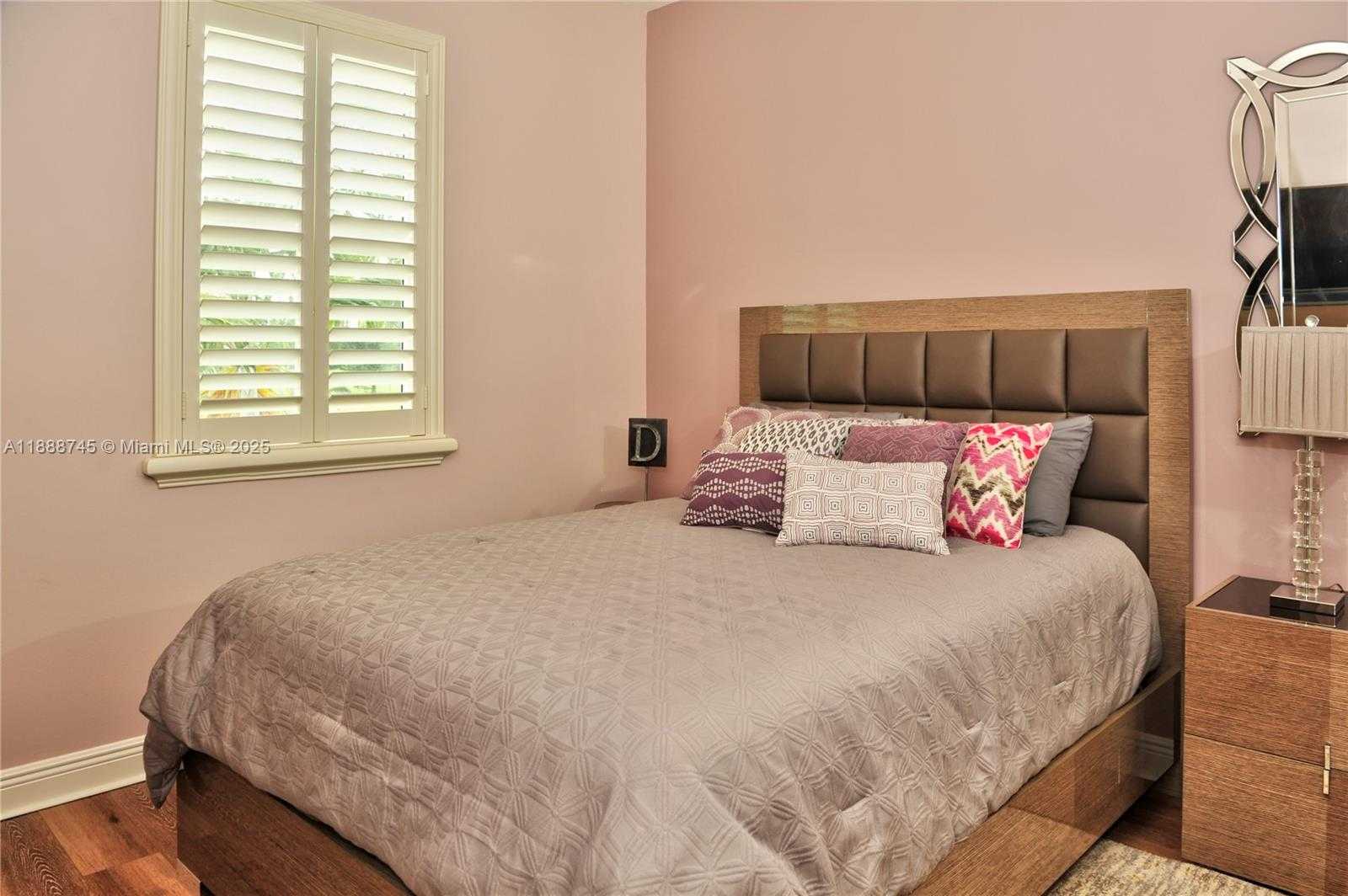 Small Image of 6463 OSPREY LANDING ST, Davie Number 30