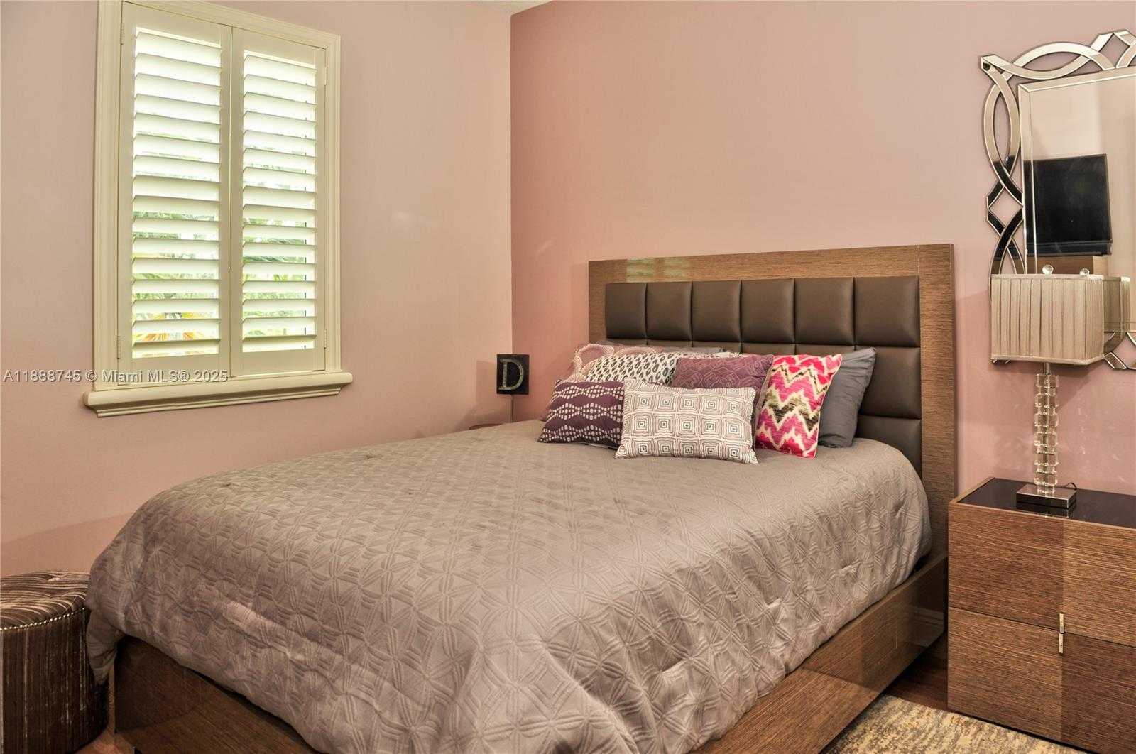 Small Image of 6463 OSPREY LANDING ST, Davie Number 35