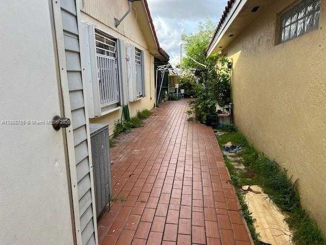 Small Image of 2566 WEST 73RD PL, Hialeah Number 10
