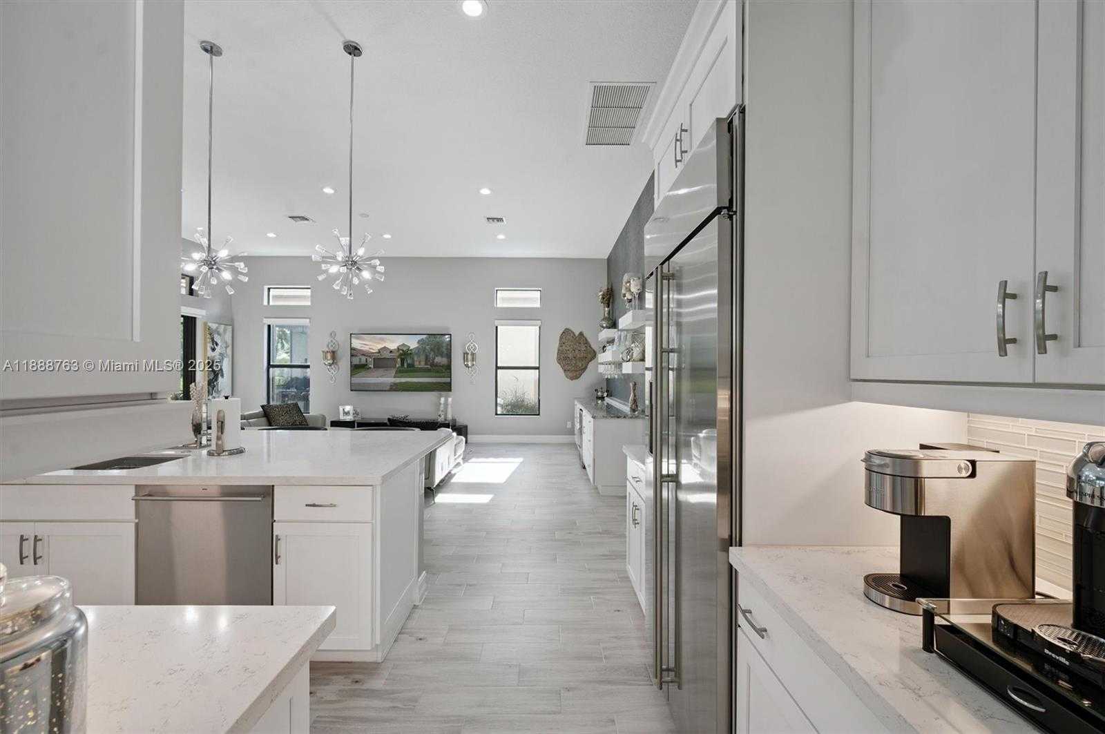 Small Image of 12065 NORTH KALMAR CIR, Parkland Number 12