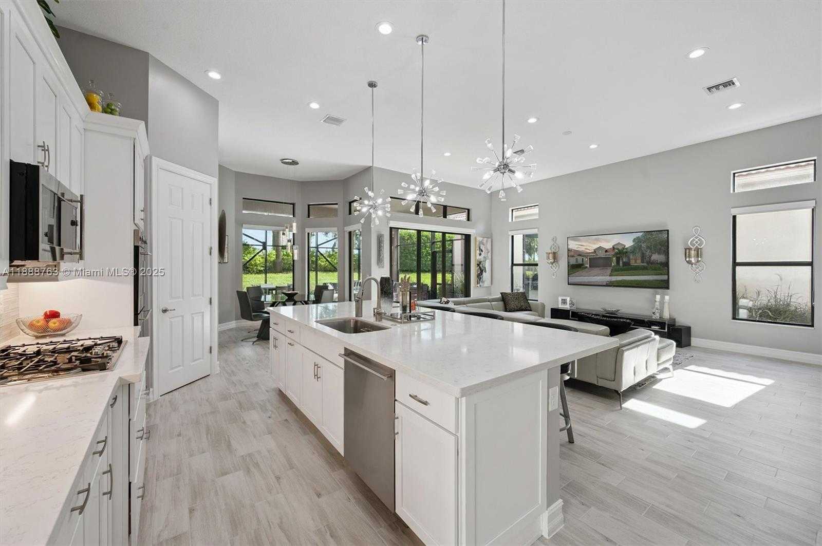 Small Image of 12065 NORTH KALMAR CIR, Parkland Number 13