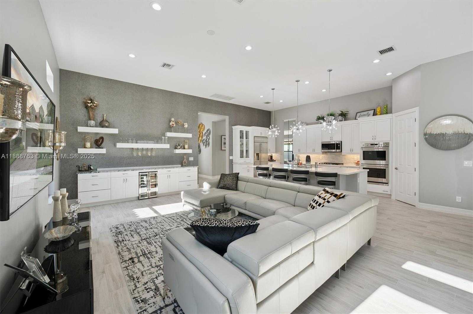 Small Image of 12065 NORTH KALMAR CIR, Parkland Number 16