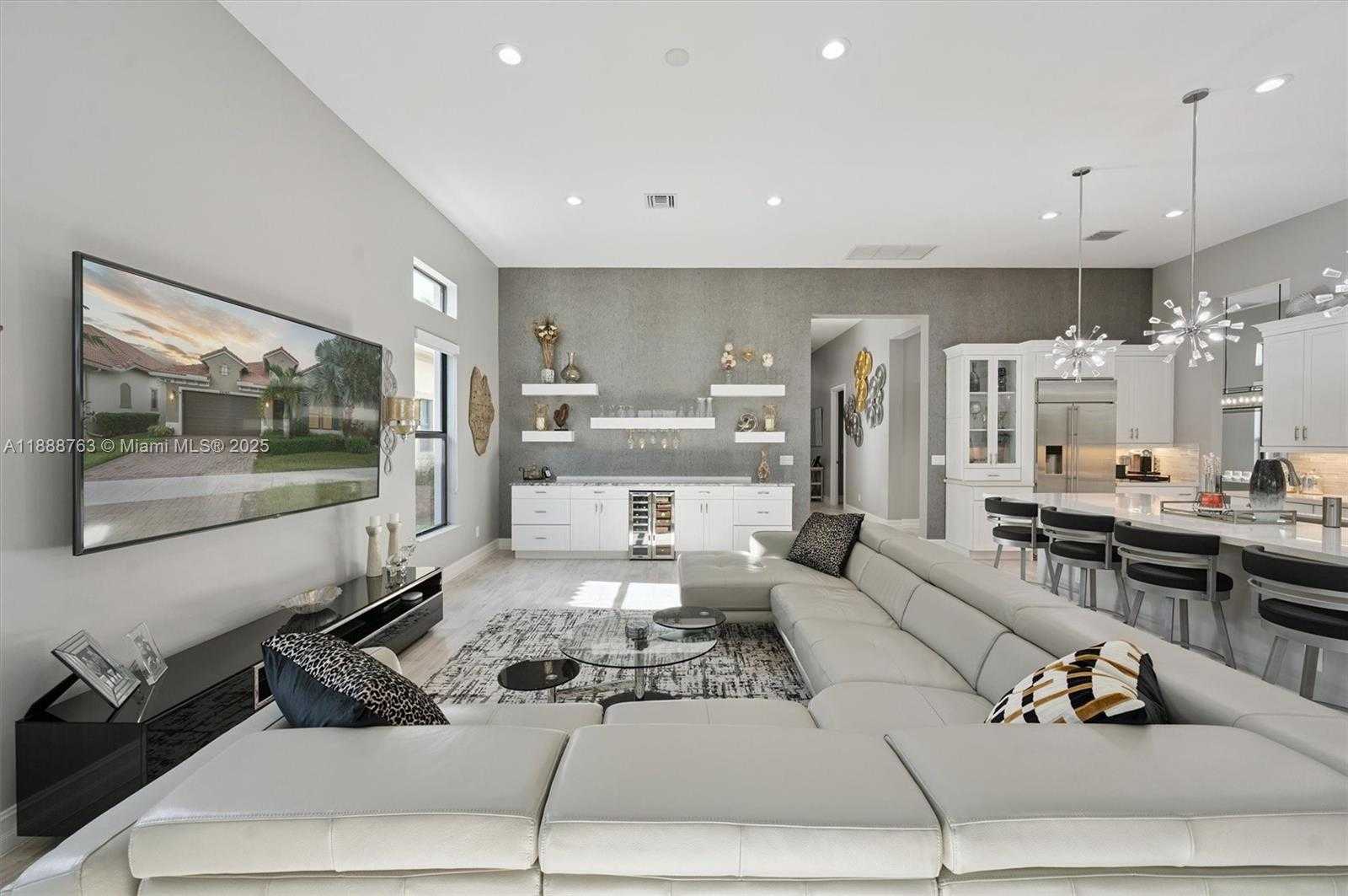 Small Image of 12065 NORTH KALMAR CIR, Parkland Number 17