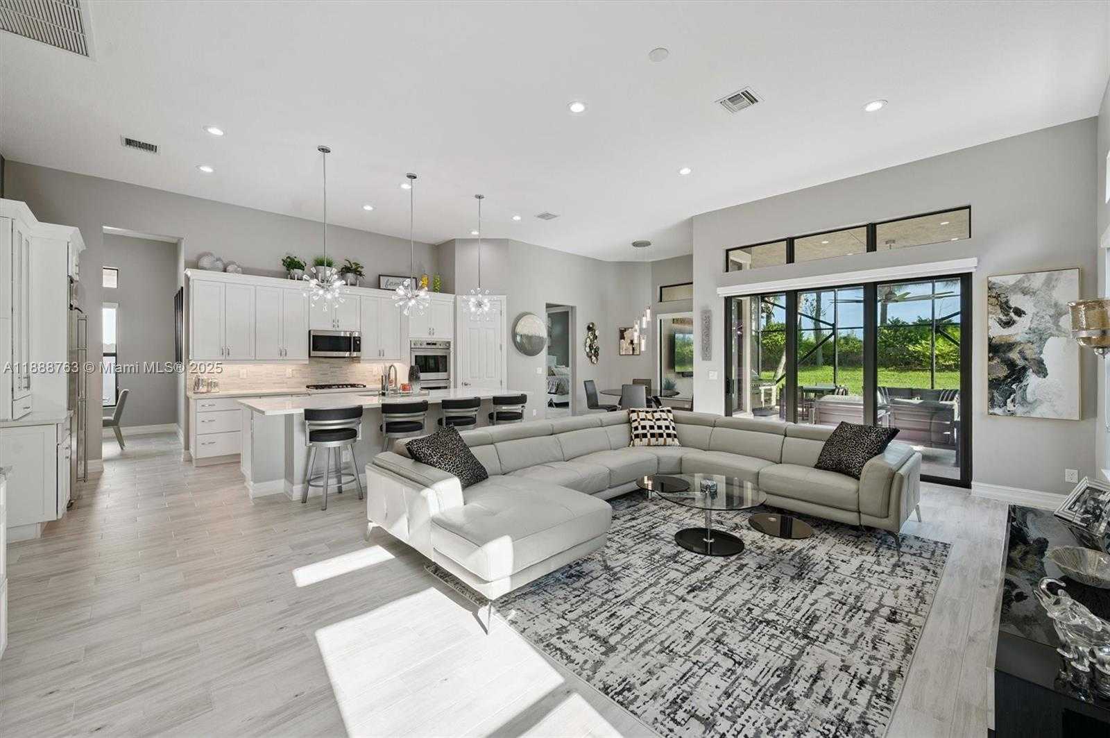 Small Image of 12065 NORTH KALMAR CIR, Parkland Number 2