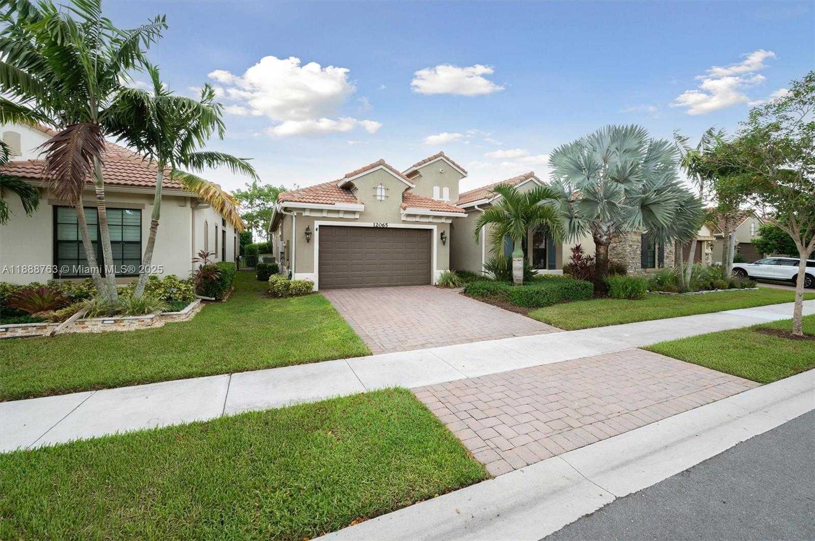 Small Image of 12065 NORTH KALMAR CIR, Parkland Number 65
