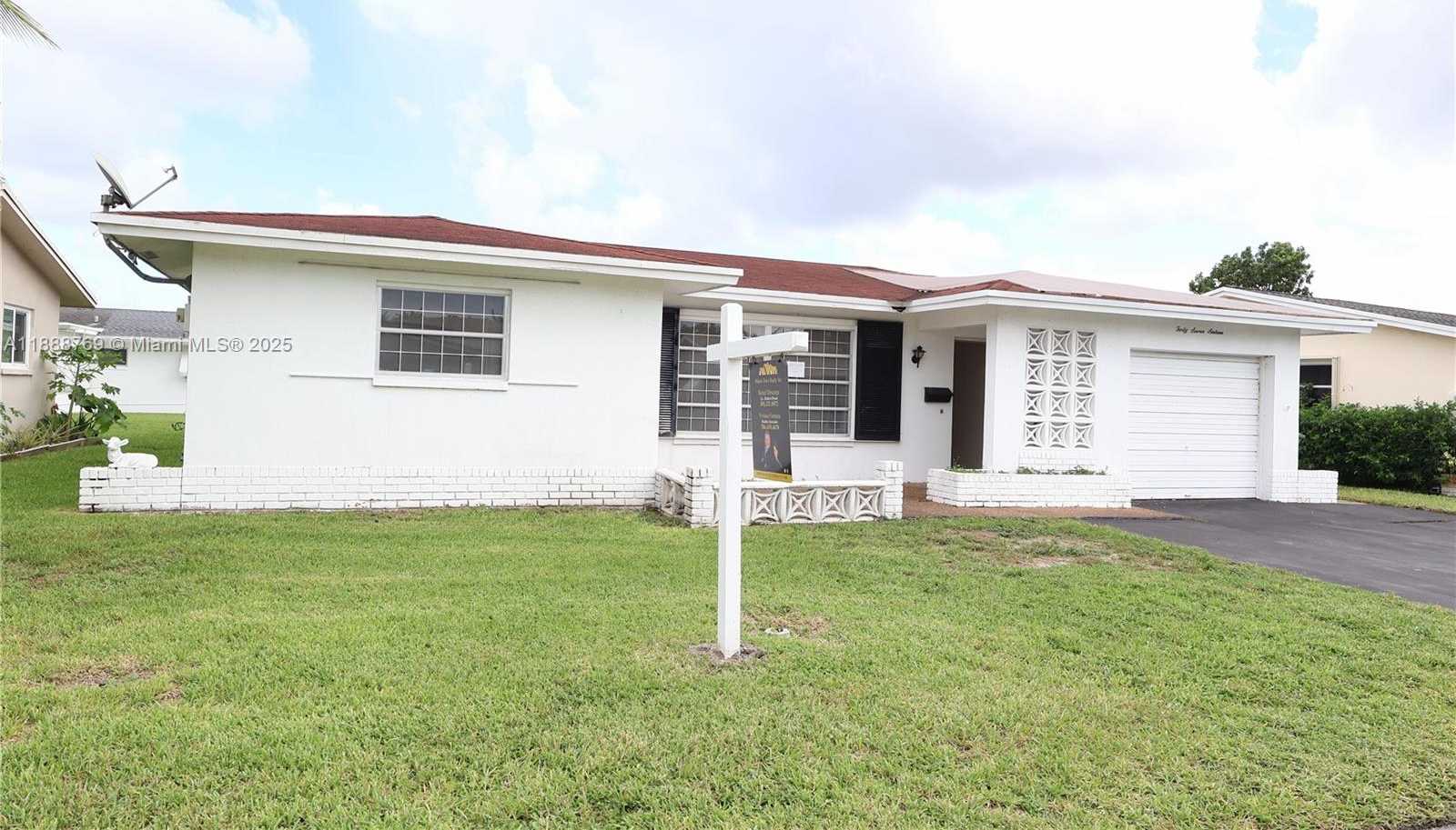 Small Image of 4716 NORTH WEST 48TH AVE, Tamarac Number 2
