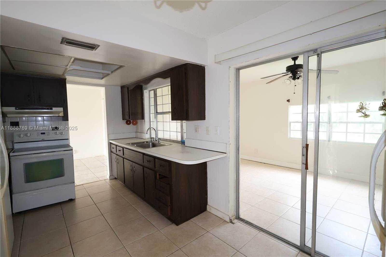 Small Image of 4716 NORTH WEST 48TH AVE, Tamarac Number 8