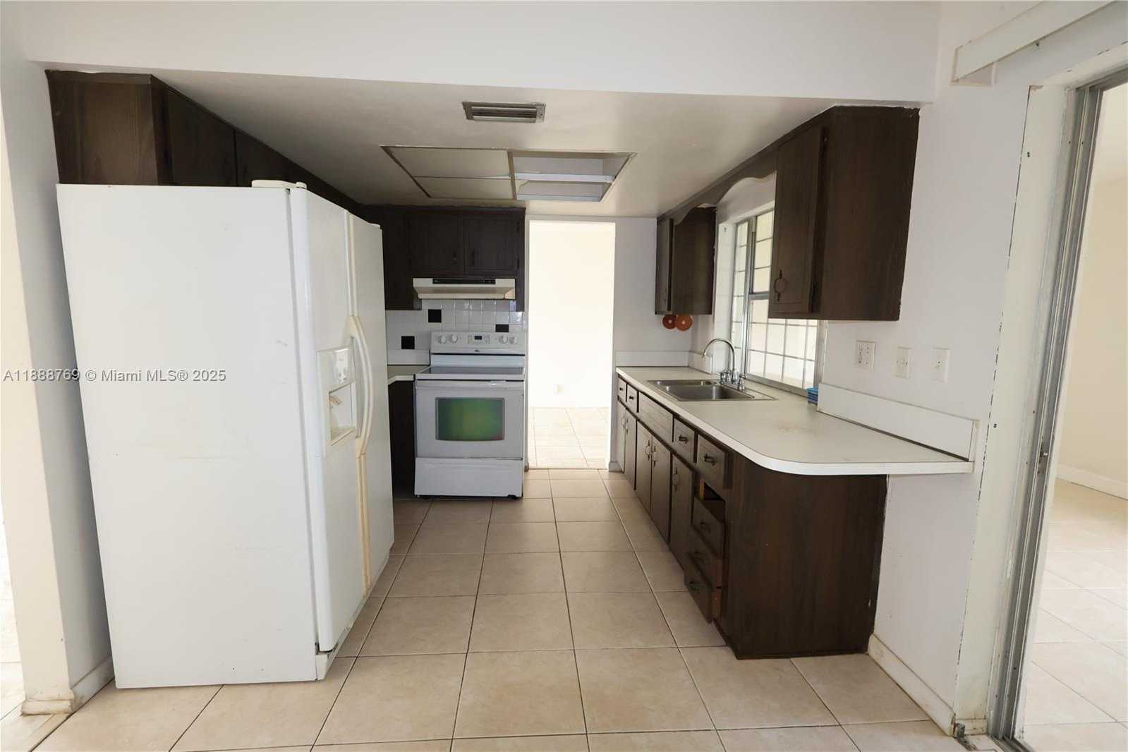 Small Image of 4716 NORTH WEST 48TH AVE, Tamarac Number 9