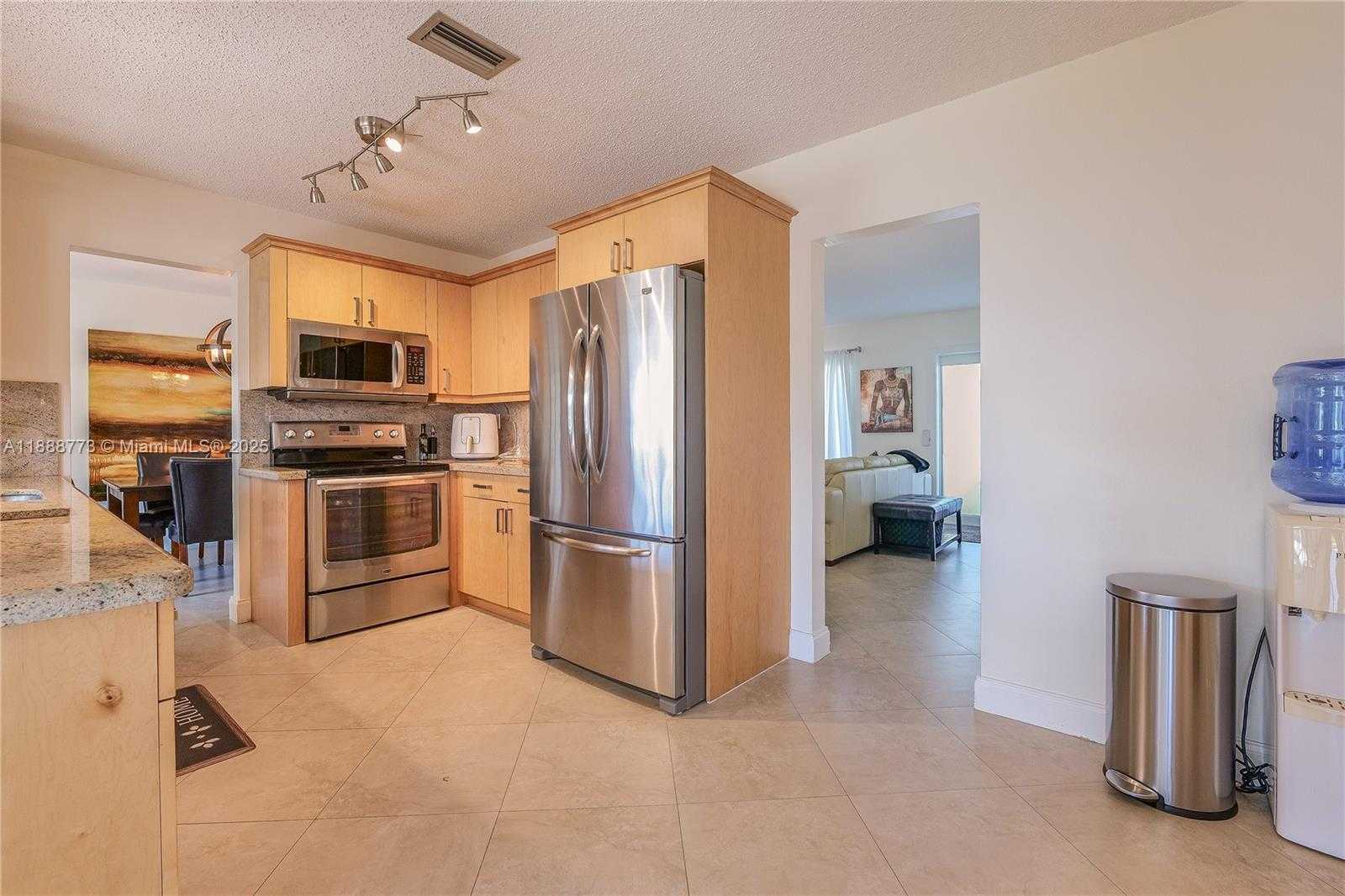 Small Image of 4908 NORTH WEST 43RD AVE, Tamarac Number 20