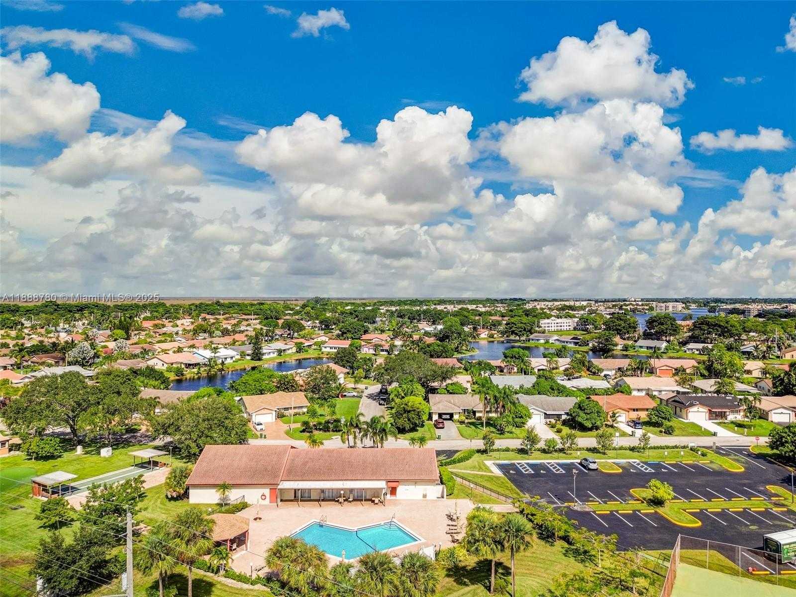 Small Image of 10431 NORTH WEST 70TH CT, Tamarac Number 16