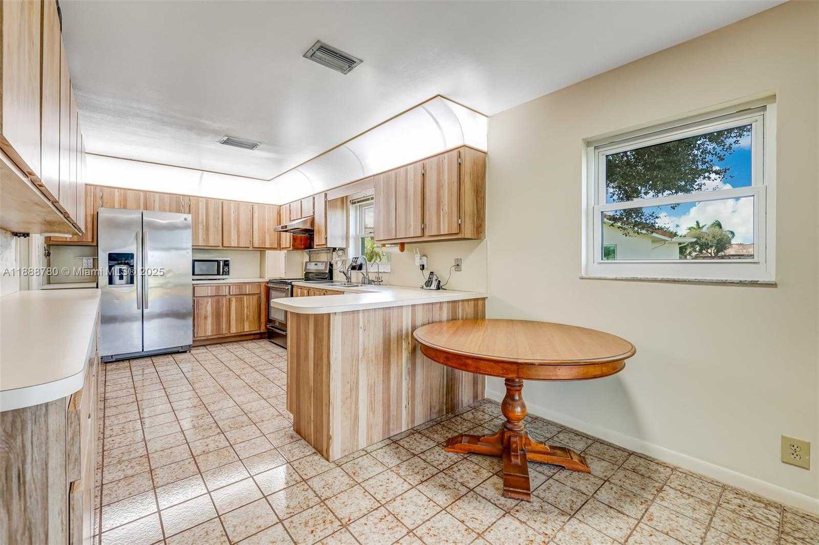 Small Image of 10431 NORTH WEST 70TH CT, Tamarac Number 23