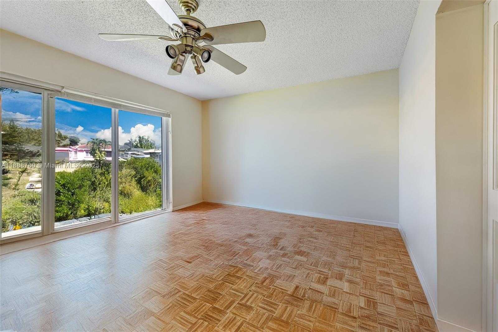 Small Image of 10431 NORTH WEST 70TH CT, Tamarac Number 34