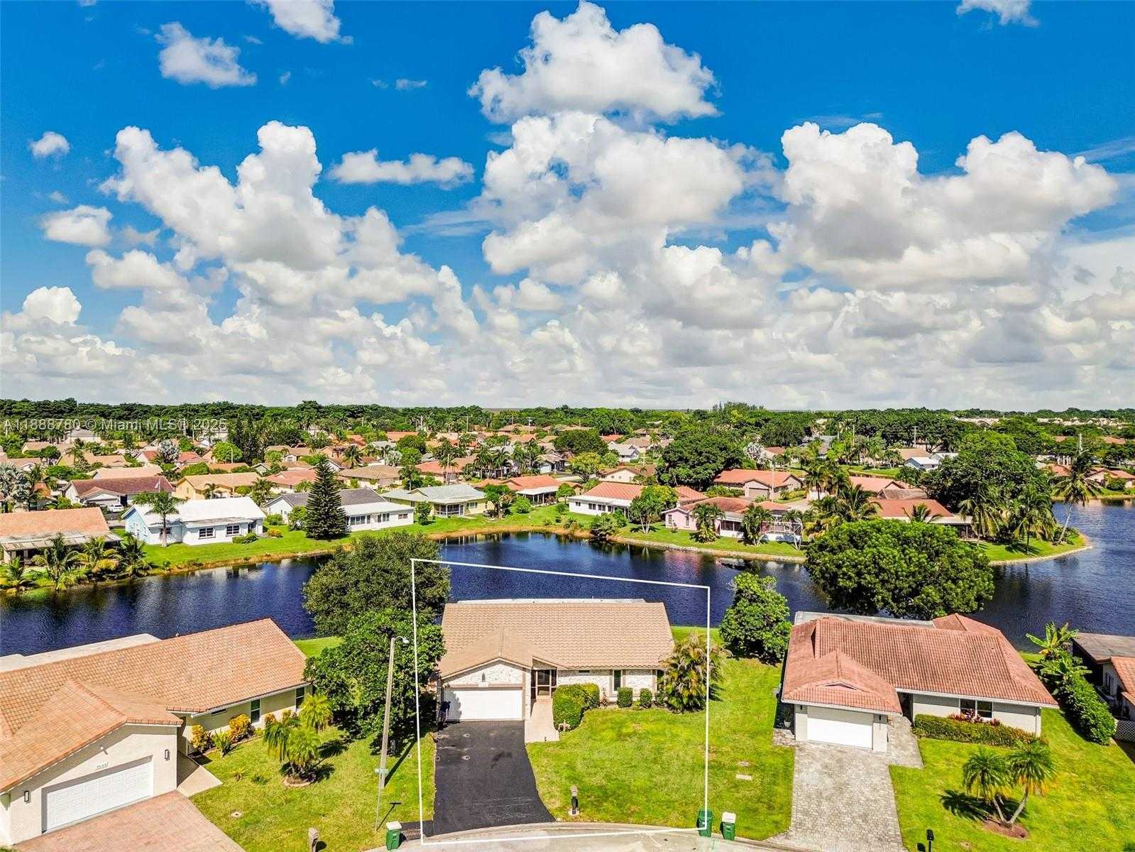 Small Image of 10431 NORTH WEST 70TH CT, Tamarac Number 4