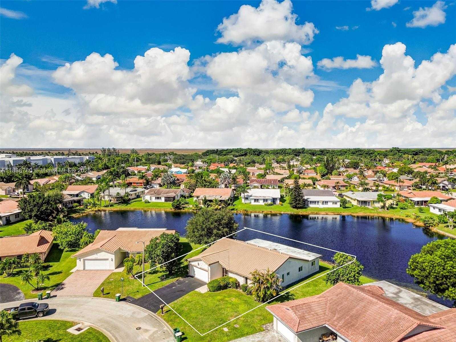 Small Image of 10431 NORTH WEST 70TH CT, Tamarac Number 5