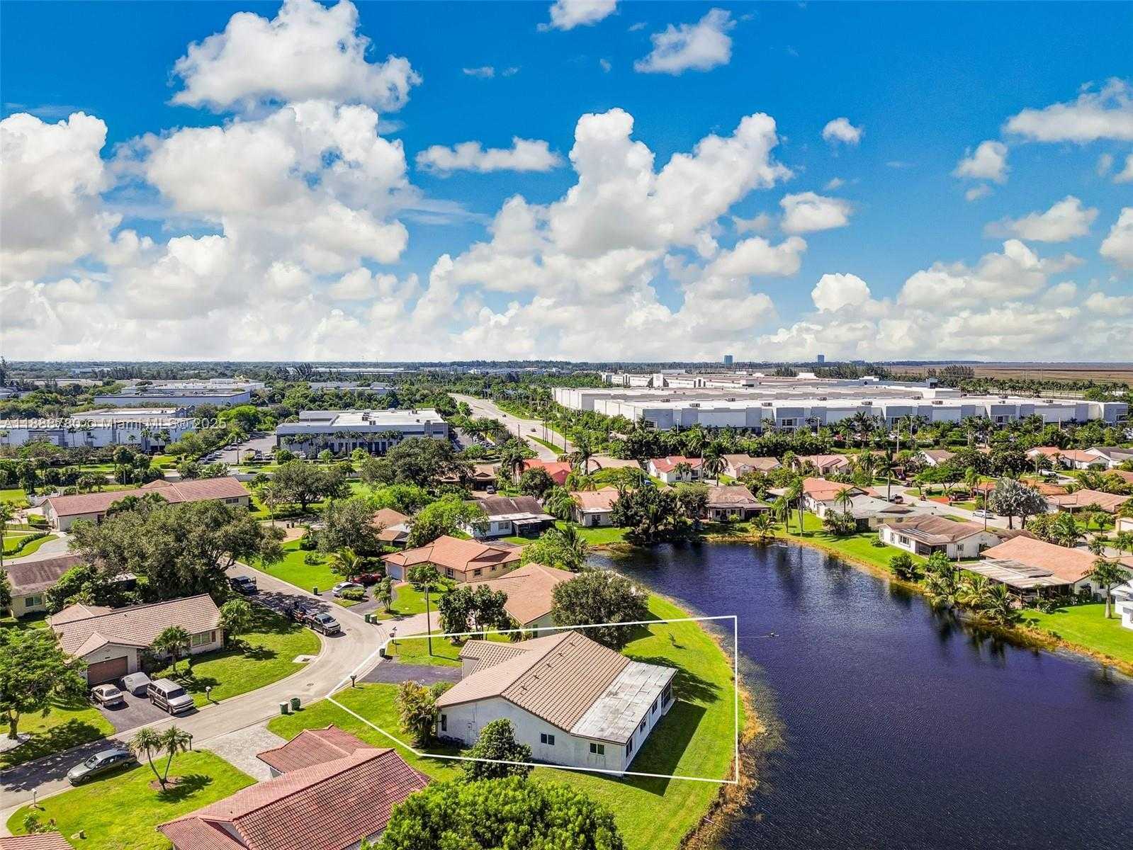 Small Image of 10431 NORTH WEST 70TH CT, Tamarac Number 6