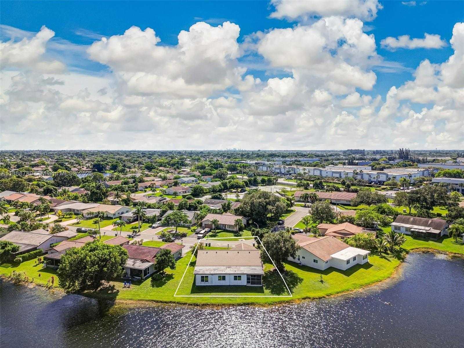 Small Image of 10431 NORTH WEST 70TH CT, Tamarac Number 7