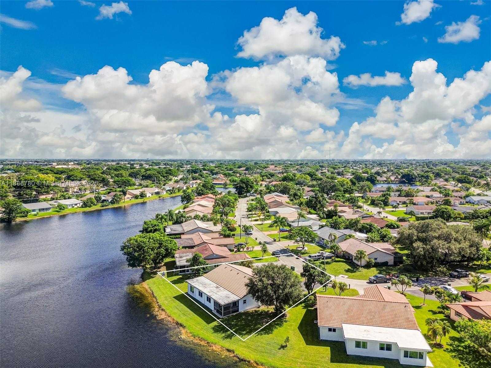 Small Image of 10431 NORTH WEST 70TH CT, Tamarac Number 8