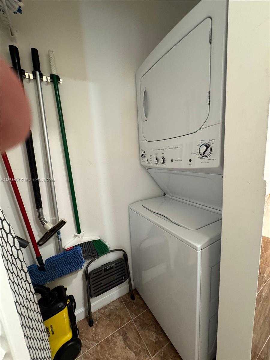 Small Image of 1551 MADISON ST, Hollywood Number 22