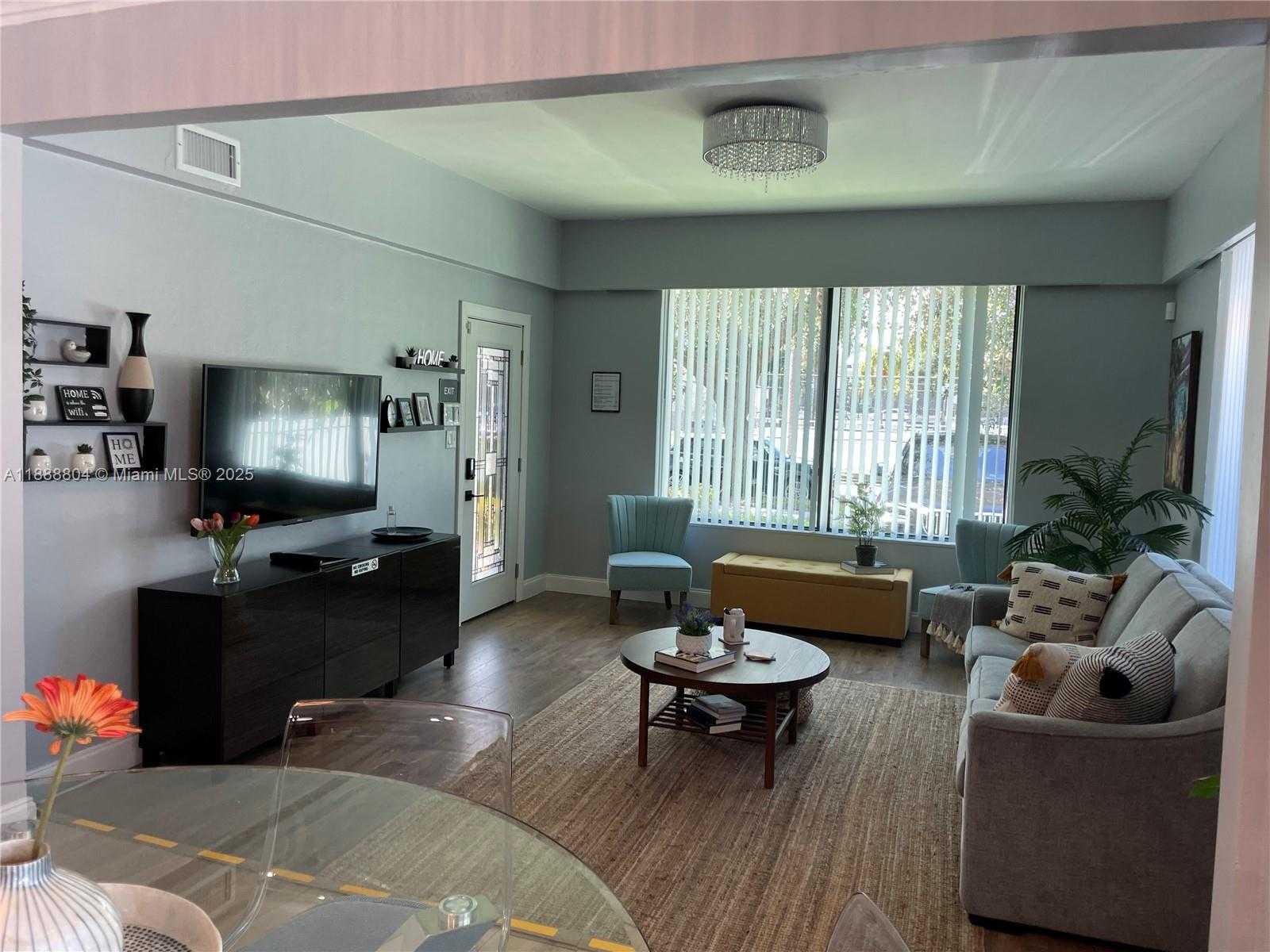 Small Image of 1551 MADISON ST, Hollywood Number 3
