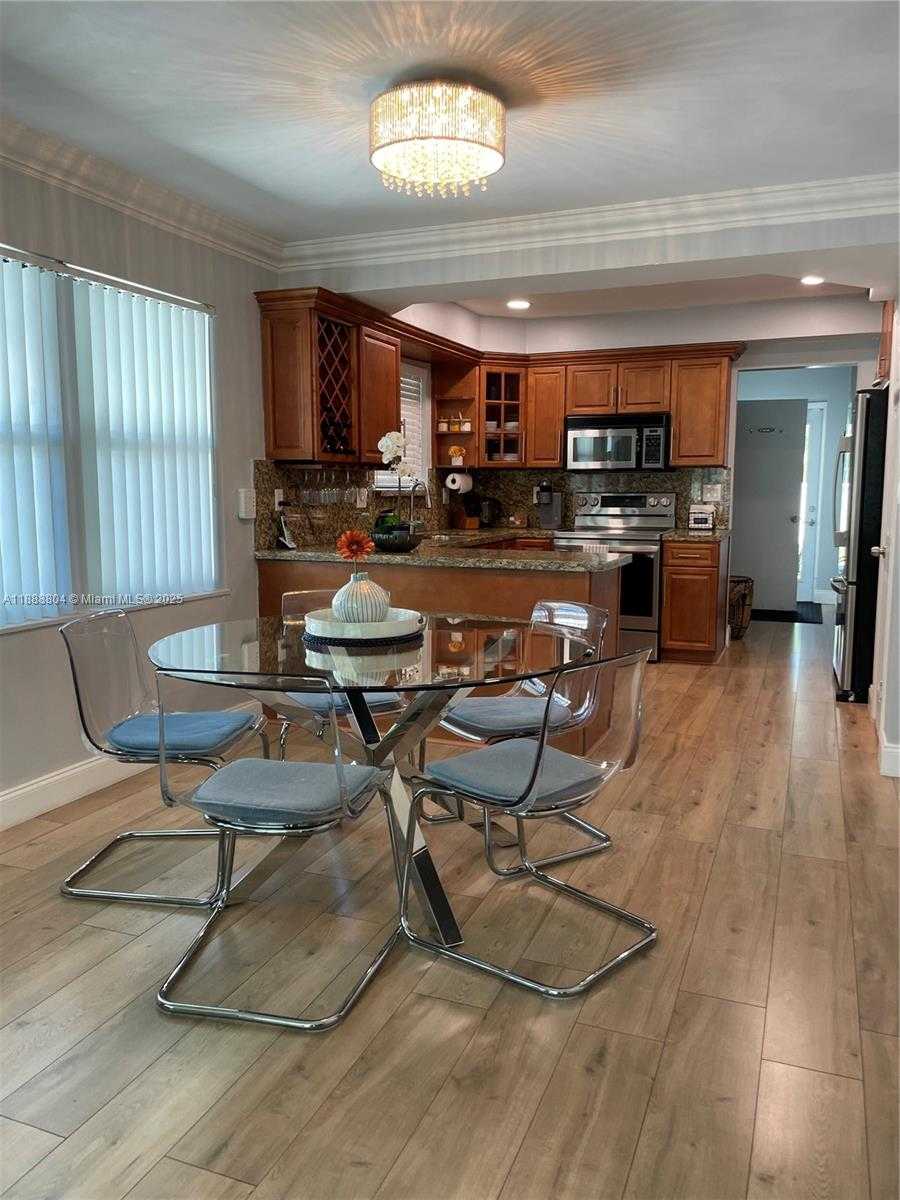 Small Image of 1551 MADISON ST, Hollywood Number 5