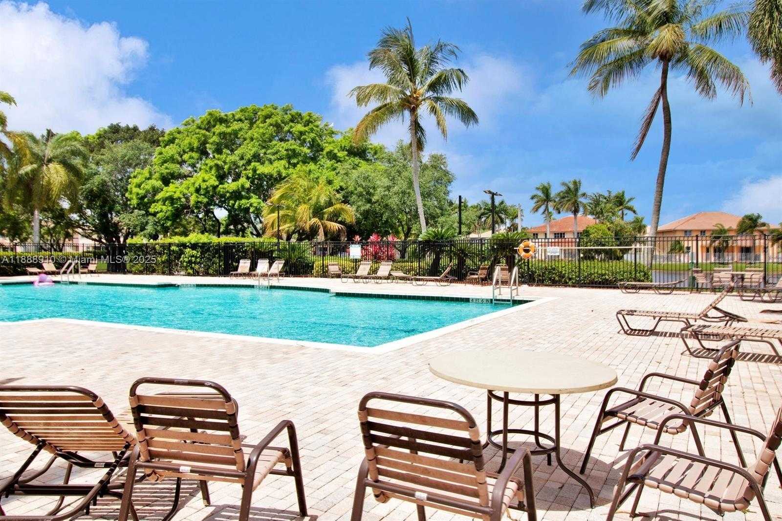Small Image of 675 MAPLEWOOD CT, Weston Number 33