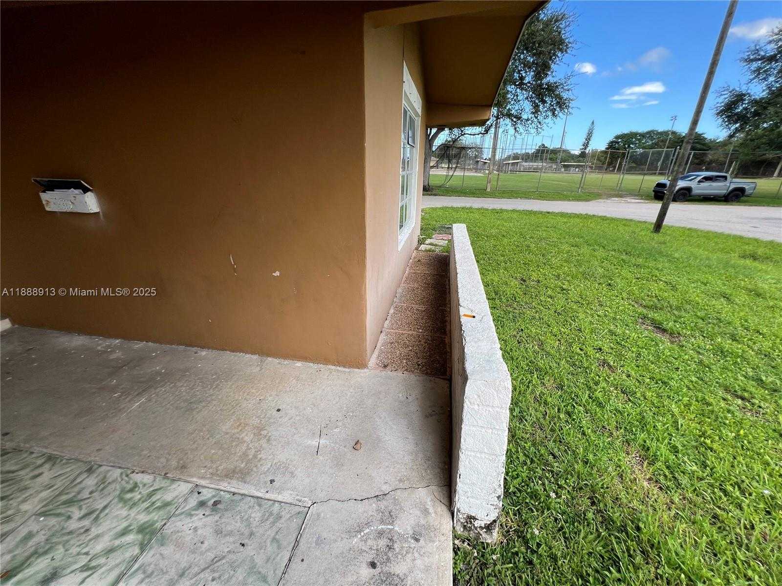 Small Image of 6301 SOUTH WEST 34TH ST, Miramar Number 15